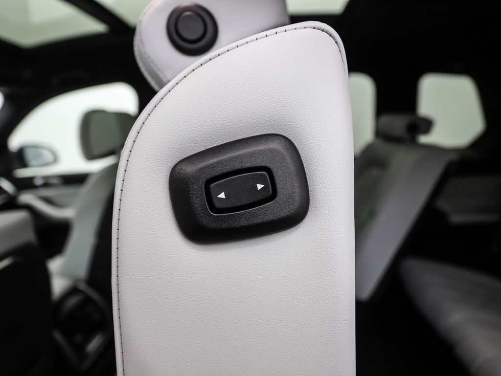 Thumbnail: 2026 BMW X7 - 24