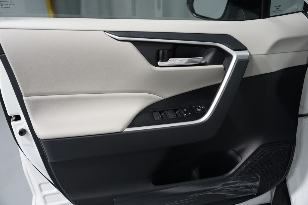 Thumbnail: 2025 Toyota RAV4 - 30