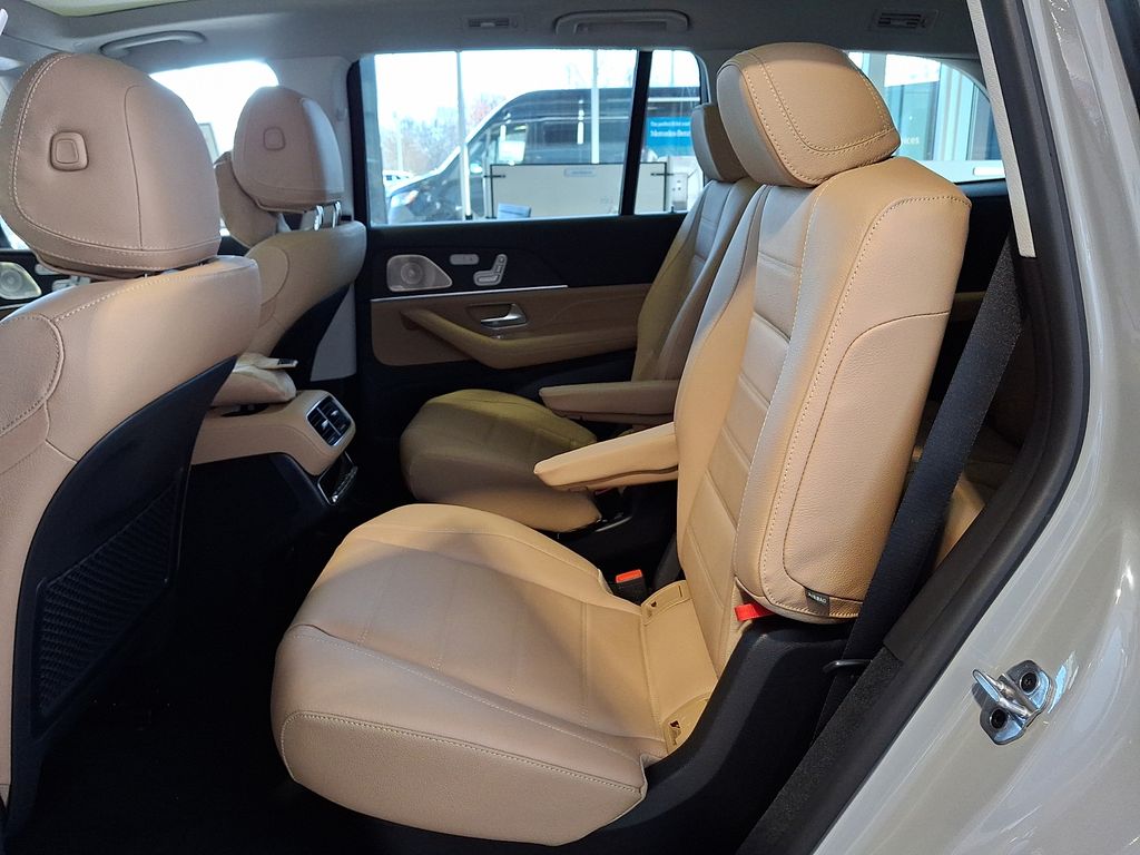 Thumbnail: 2026 Mercedes-Benz GLS - 6