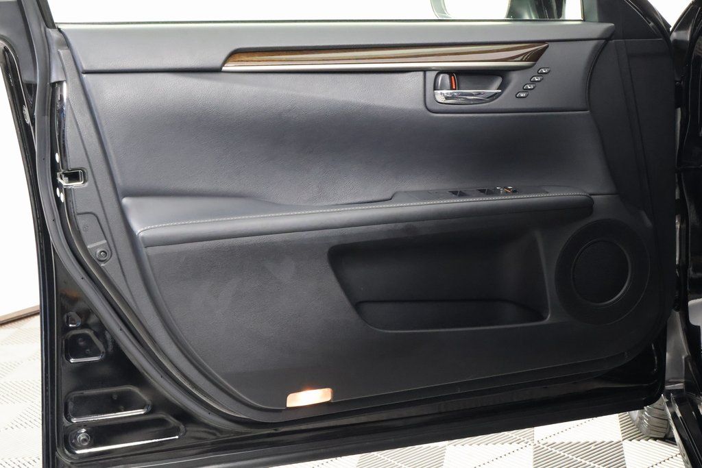 Thumbnail: 2014 Lexus ES - 12