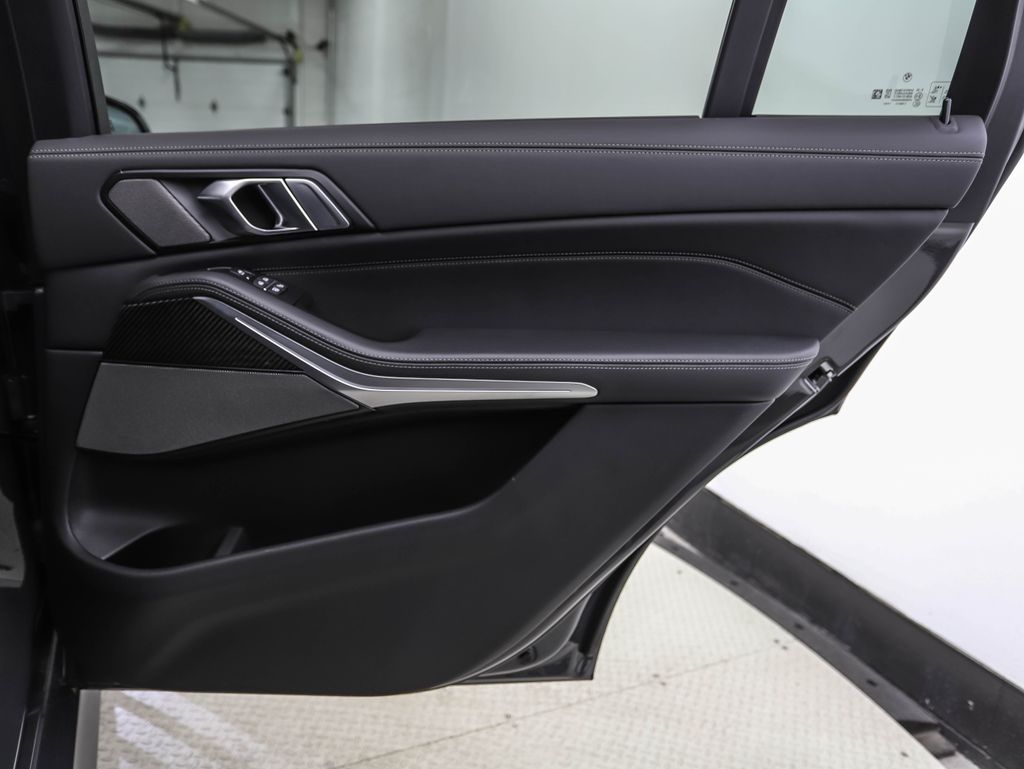 Thumbnail: 2026 BMW X7 - 30
