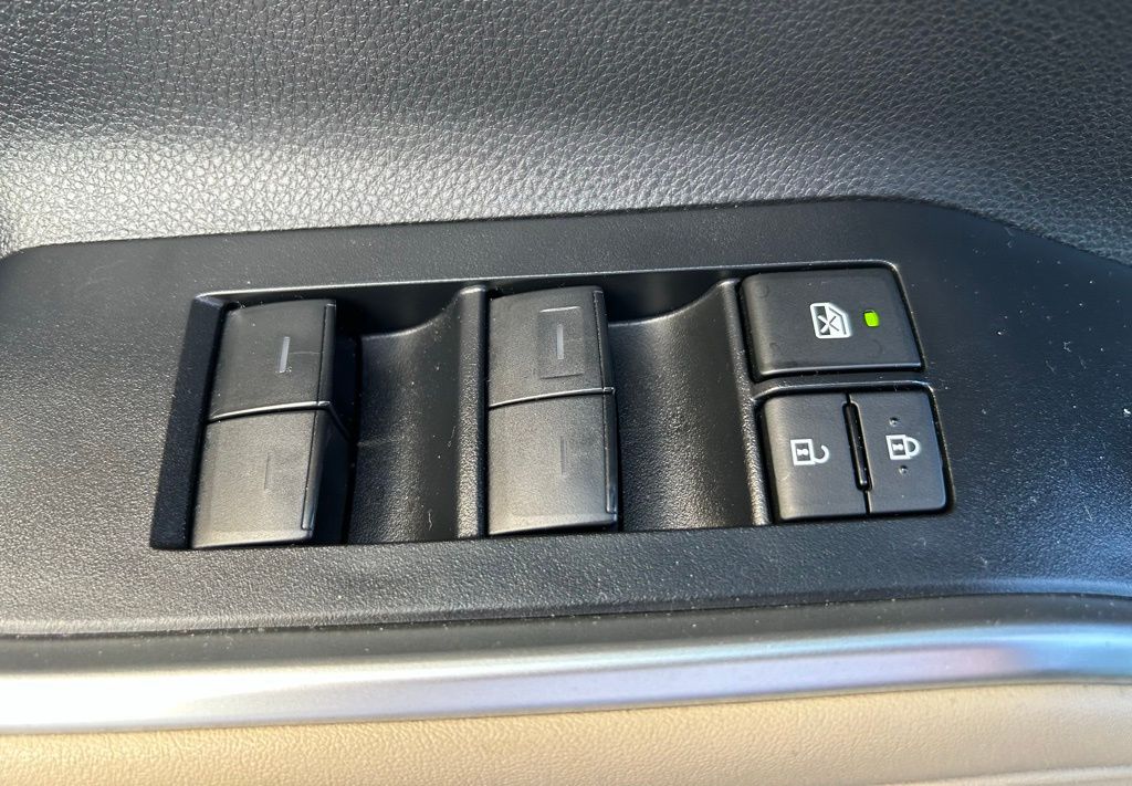 Thumbnail: 2023 Toyota Highlander - 18