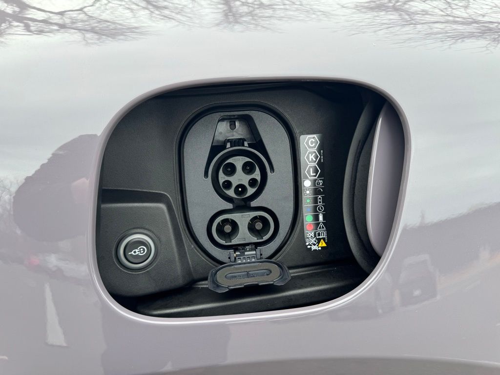 Thumbnail: 2025 Porsche Macan - 16