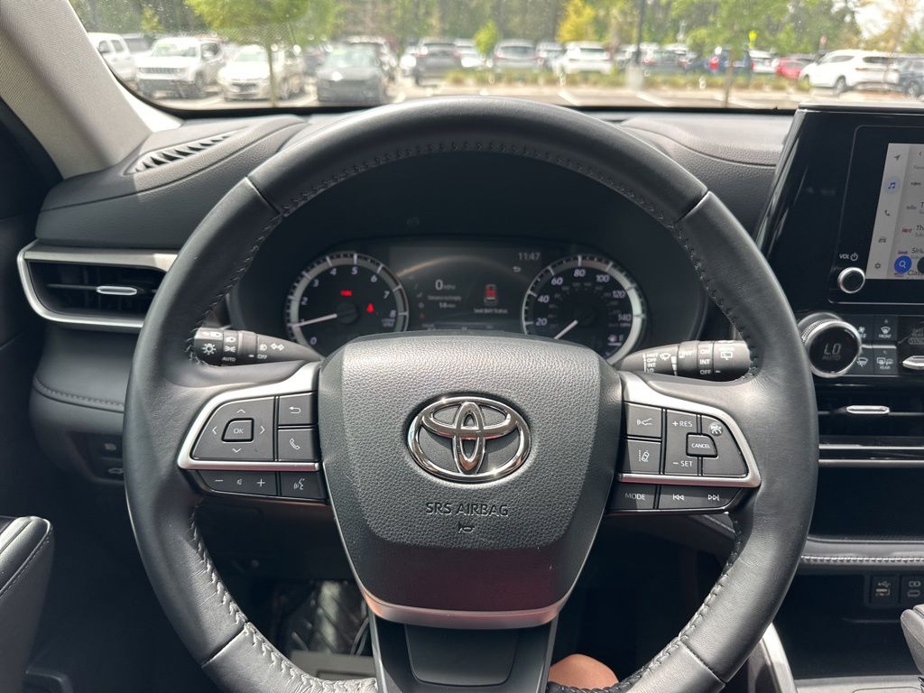 2023 Celestial Silver Metallic Toyota Highlander LE FWD SUV