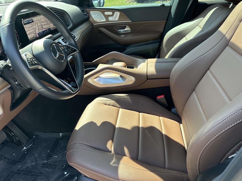 Thumbnail: 2025 Mercedes-Benz GLE - 27