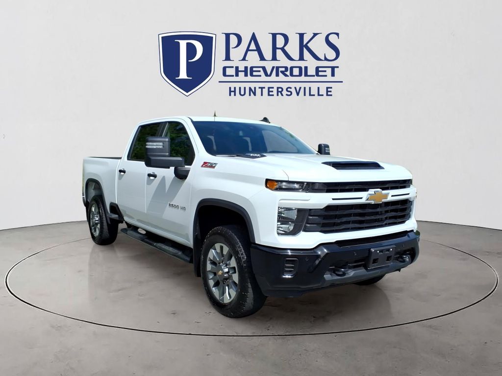 Summit White 2025 Chevrolet Silverado 2500HD Pickup Truck Four-Wheel Drive 10-Speed Automatic