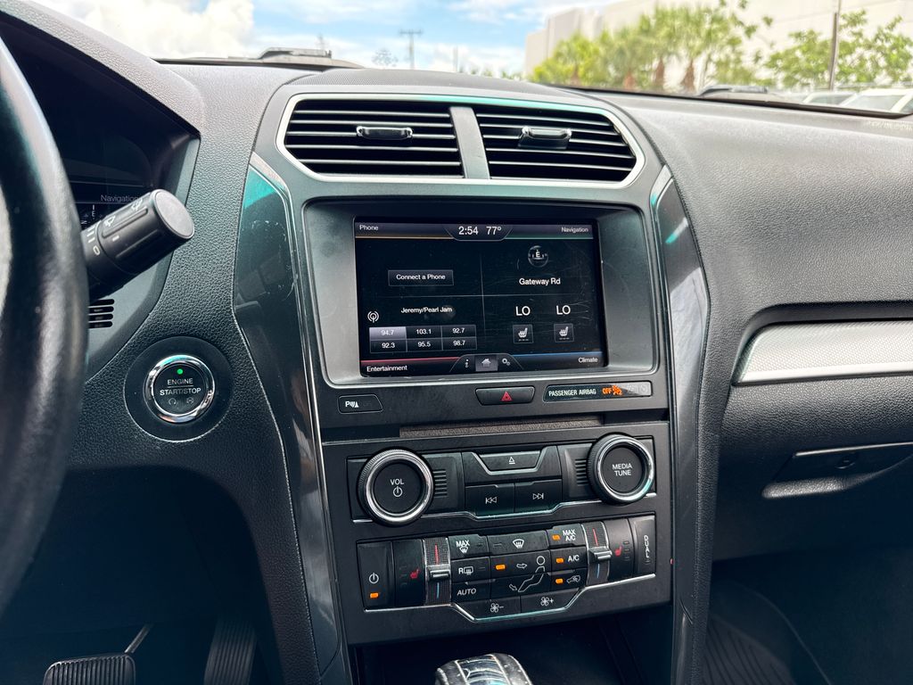 2016 Ford Explorer XLT photo 14
