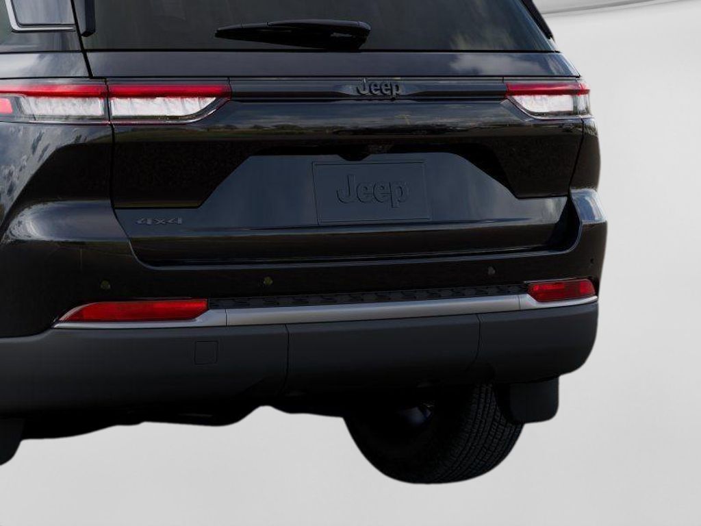 2026 Jeep Grand Cherokee Laredo Black at South Hills CDJR