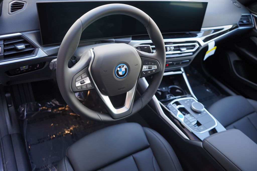 2024 BMW i4 eDrive35 12