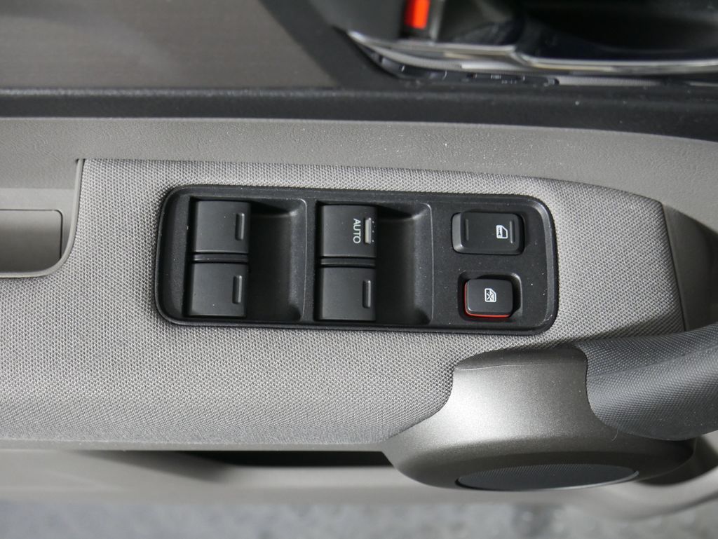 2011 Honda CR-V LX 26