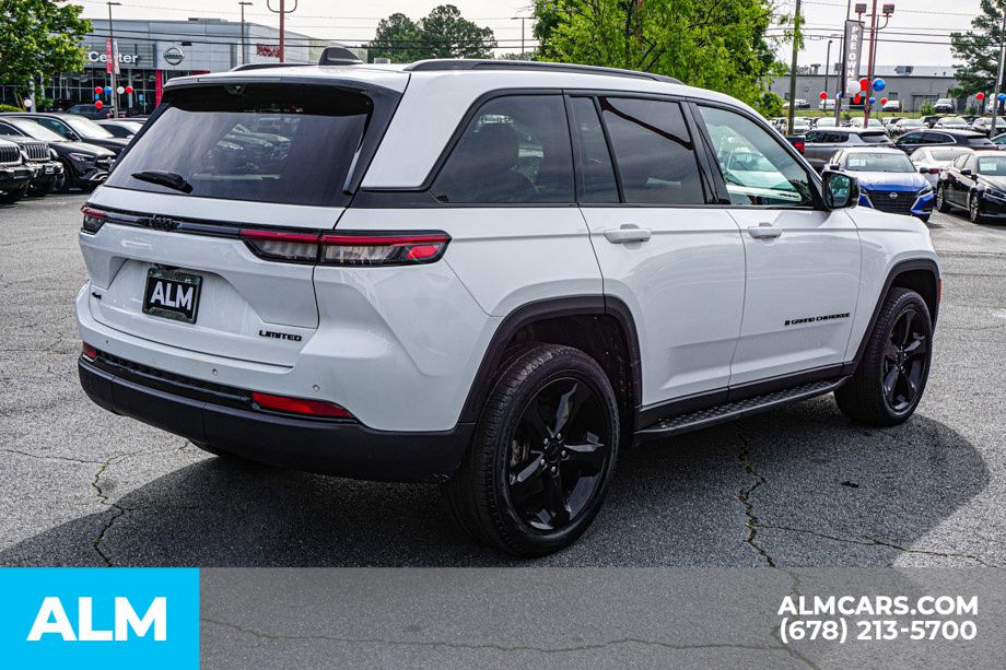 Used 2024 White/off-white Jeep Limited image 6