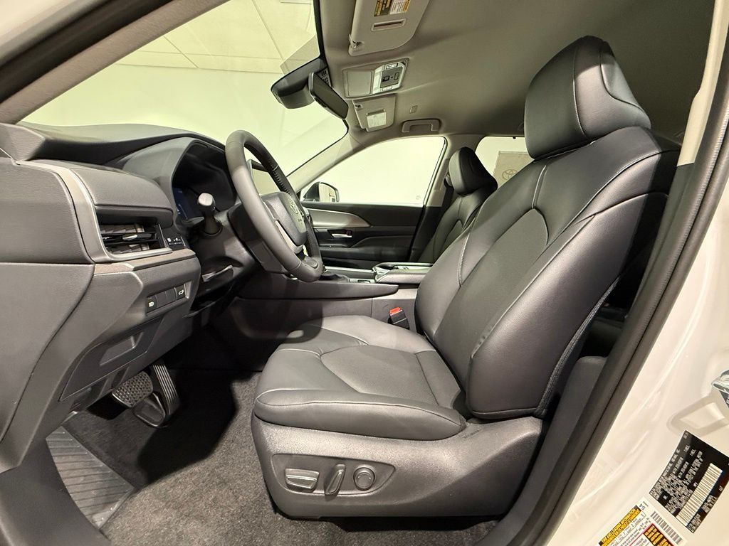 Thumbnail: 2026 Toyota Grand Highlander - 13