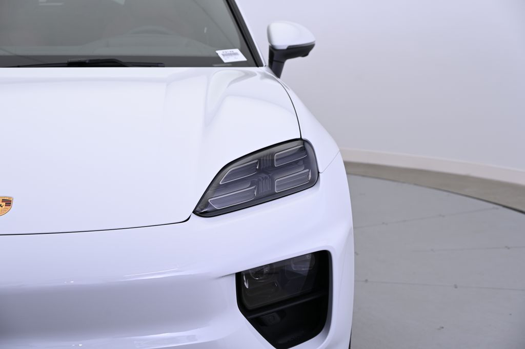 Thumbnail: 2025 Porsche Macan - 10
