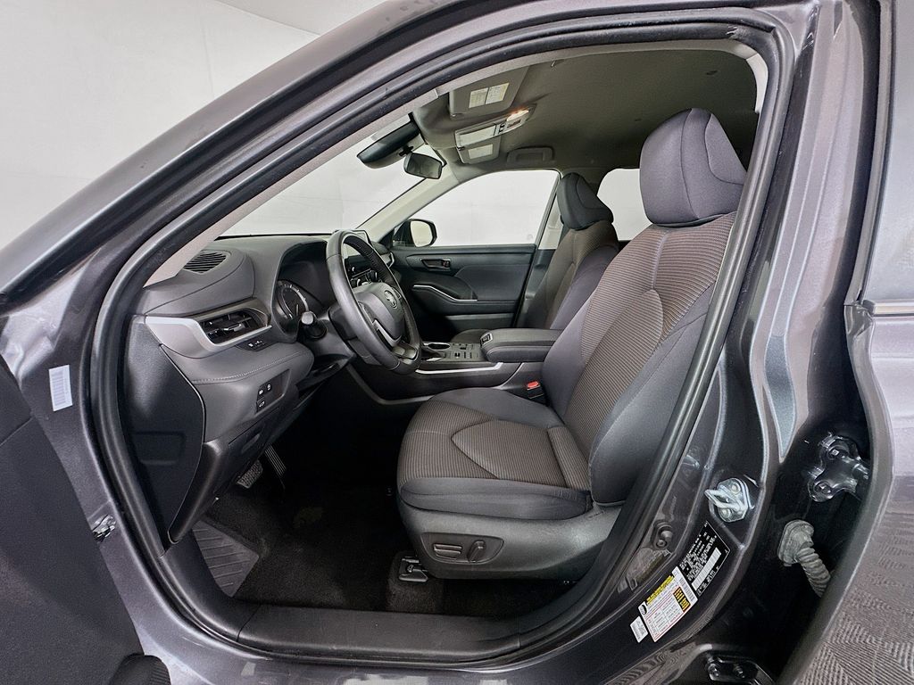 Thumbnail: 2024 Toyota Highlander - 20