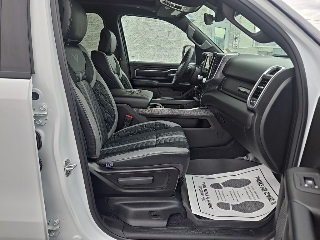 Used 2025 White Ram Big Horn/Lone Star image 63