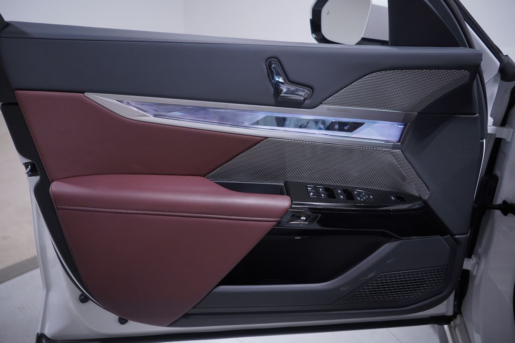 Thumbnail: 2025 BMW i7 - 17