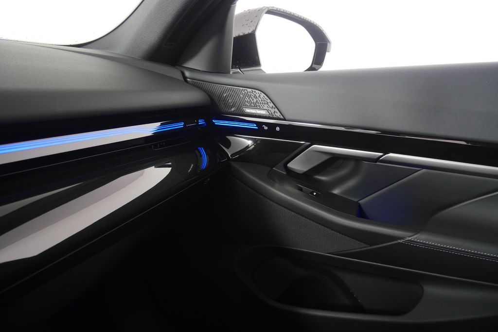 2025 BMW 5 Series 530i 31