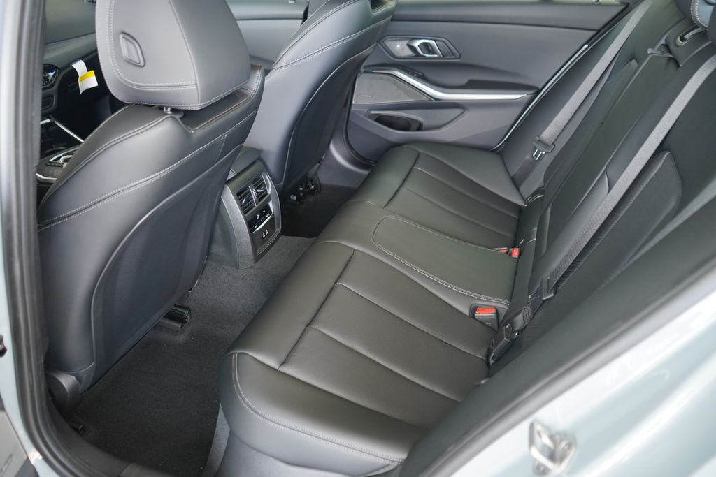 Thumbnail: 2026 BMW 3 Series - 20