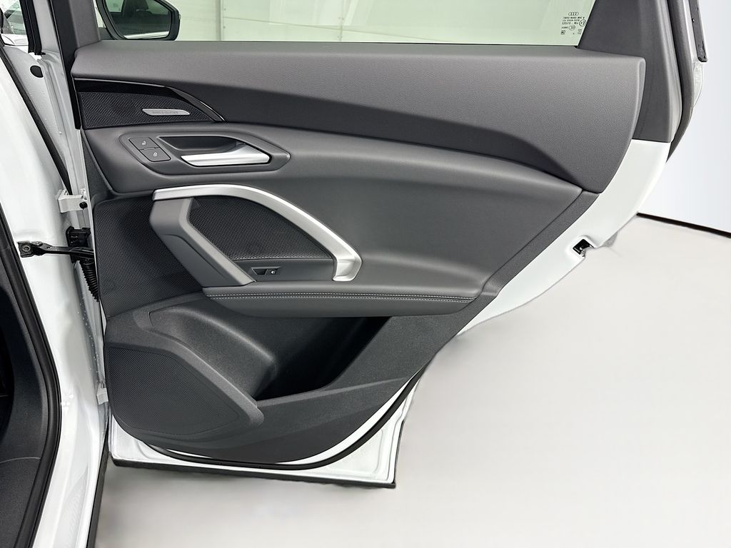 Thumbnail: 2025 Audi Q5 - 26