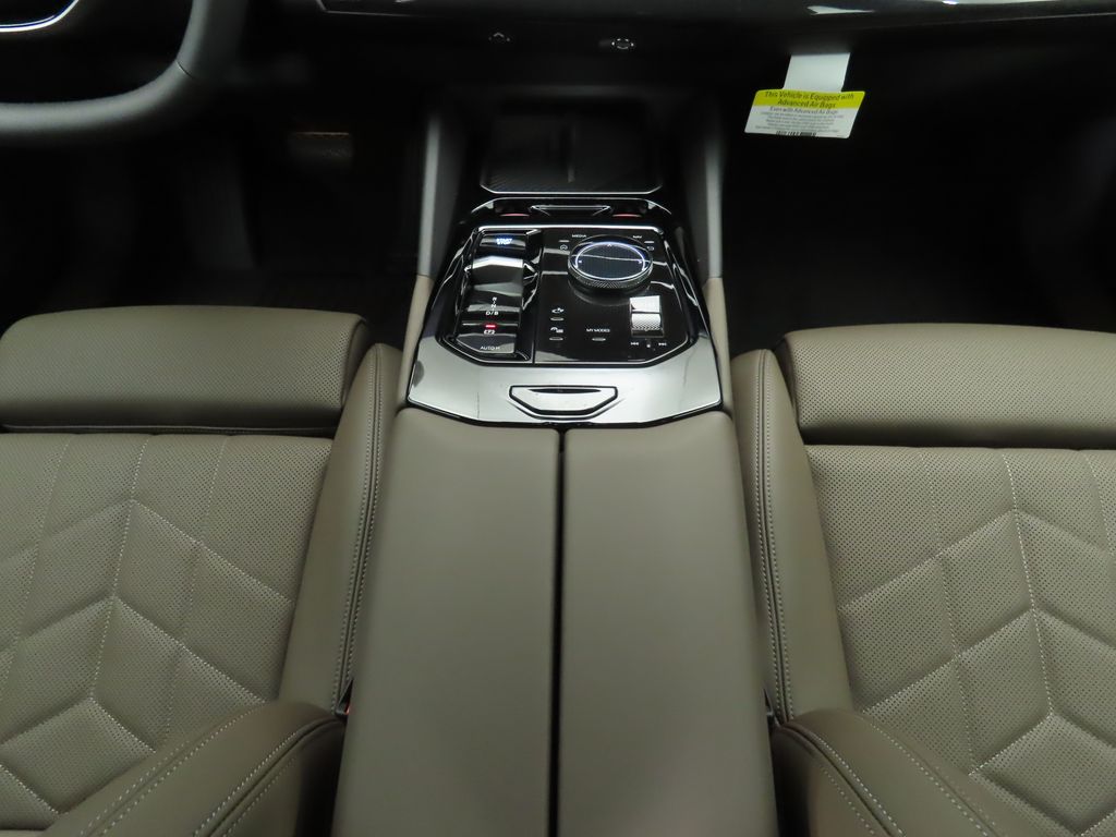 Thumbnail: 2025 BMW i5 - 16