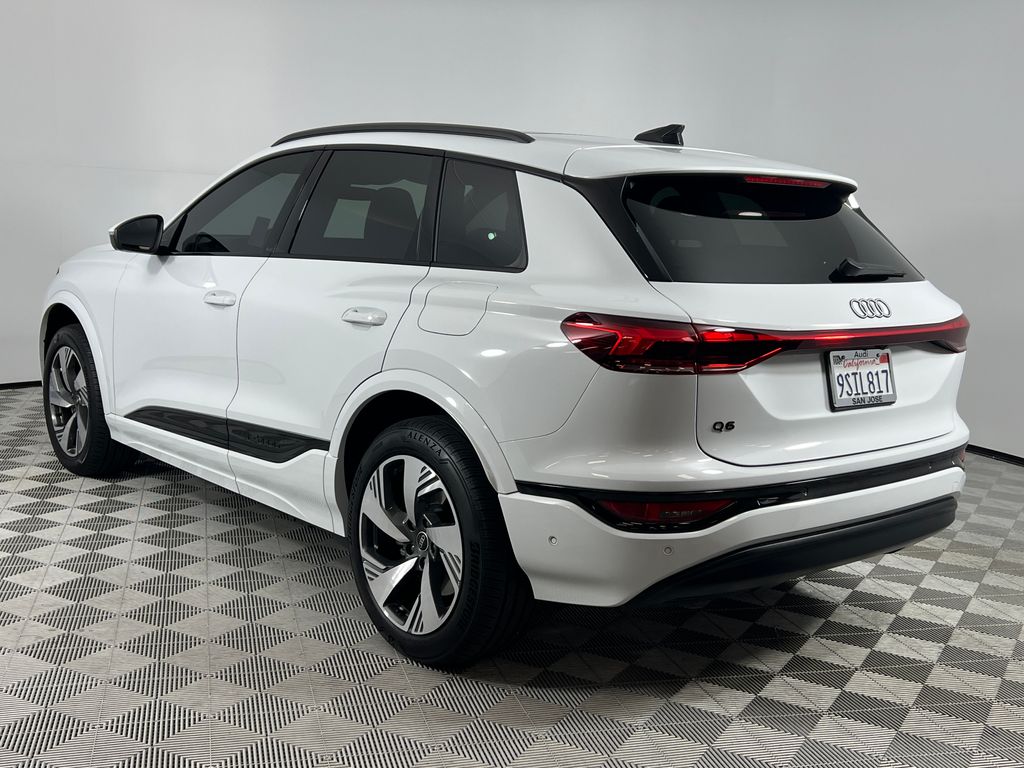 Thumbnail: 2025 Audi Q6 e-tron - 3