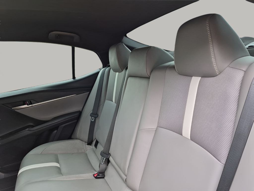 Used 2025  Toyota SE image 19