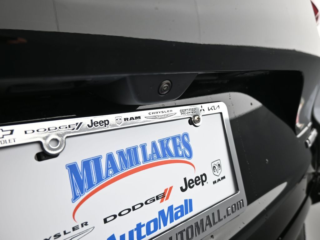 Used 2025 Diamond Black Crystal Pearlcoat Jeep Limited image 32