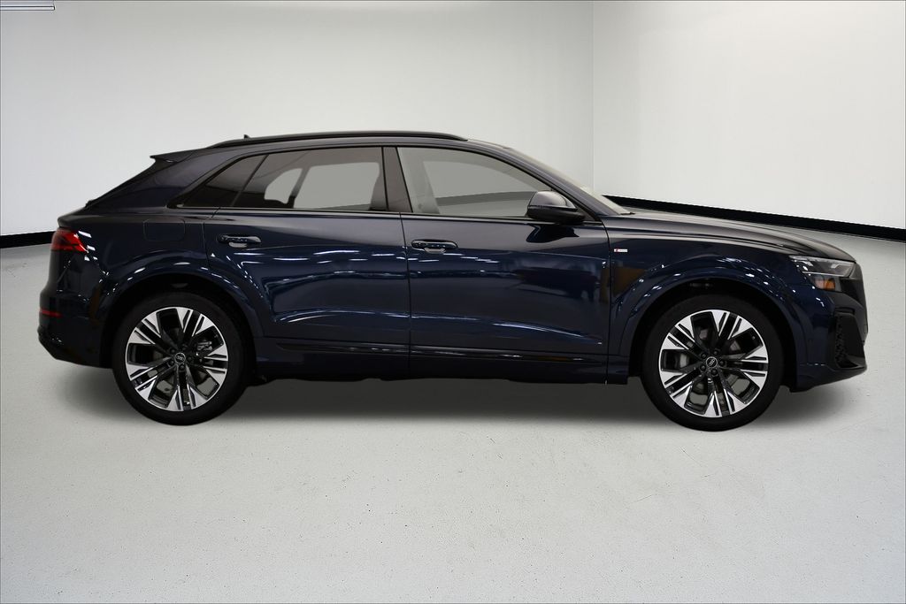 Thumbnail: 2026 Audi Q8 - 6