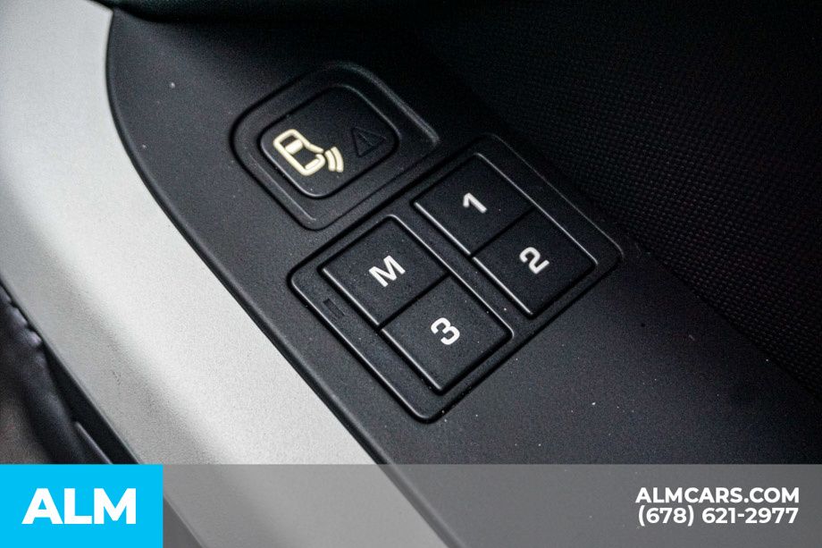 Used 2023 Gray Land Rover X-Dynamic SE image 61