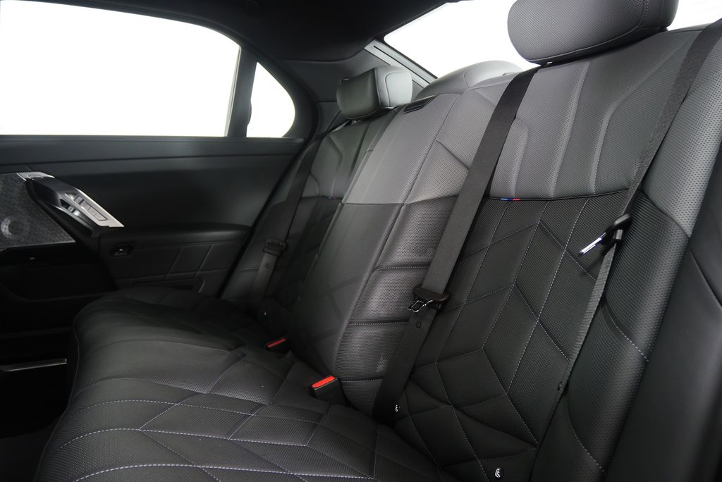 Thumbnail: 2023 BMW 7 Series - 16