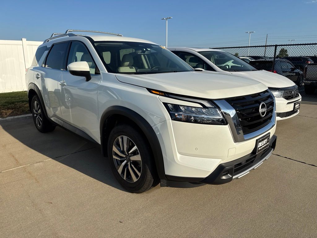 Pearl White Tricoat 2024 Nissan Pathfinder SUV / Crossover All-Wheel Drive 9-Speed Automatic