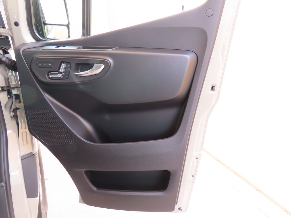 2025 Mercedes-Benz Sprinter 2500 26