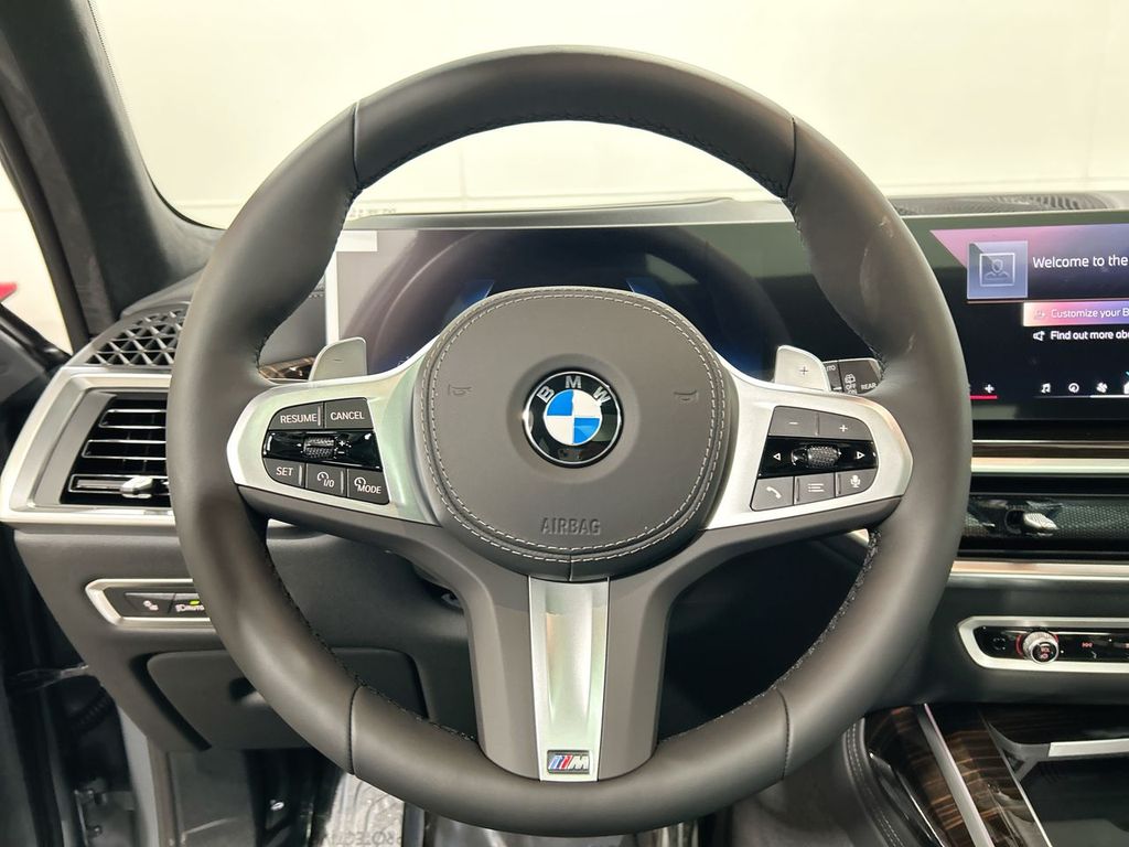 Thumbnail: 2026 BMW X7 - 14