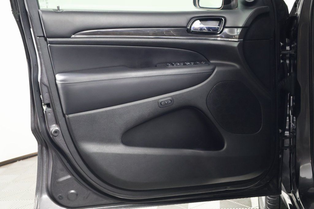 Thumbnail: 2019 Jeep Grand Cherokee - 12