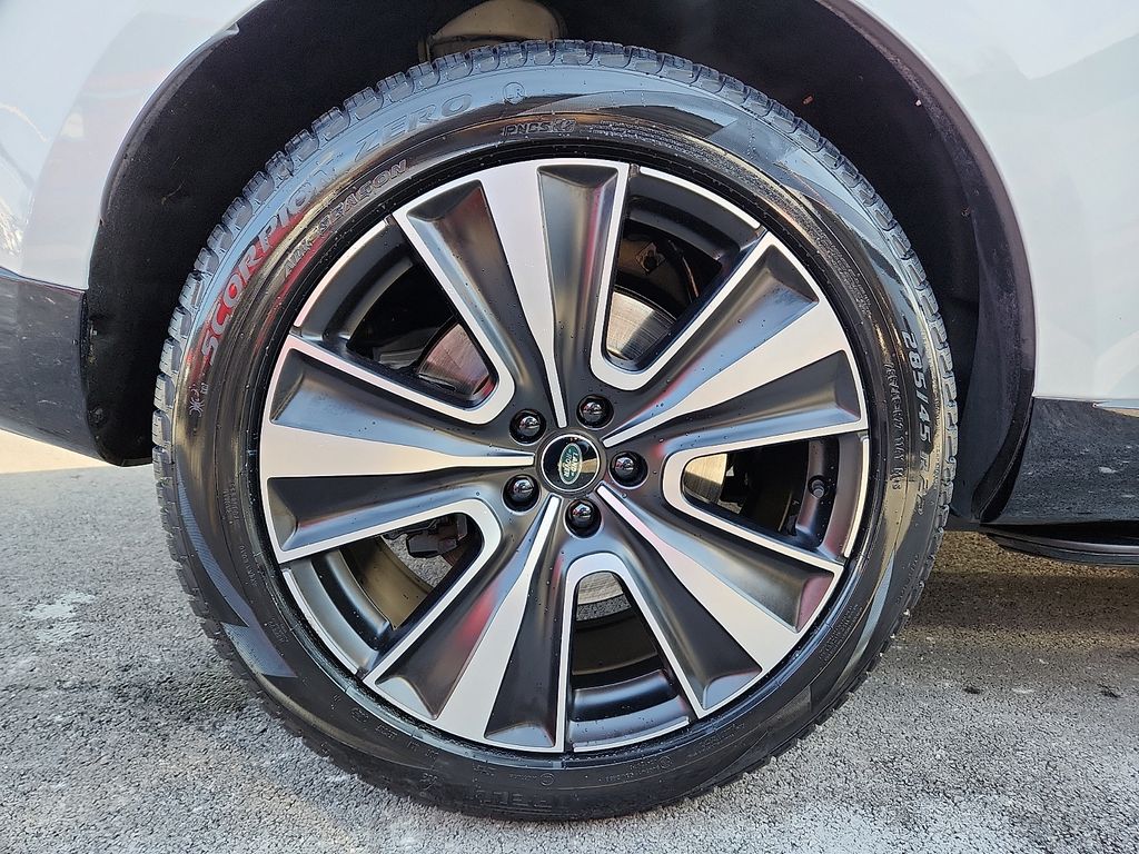 Thumbnail: 2023 Land Rover Range Rover - 8