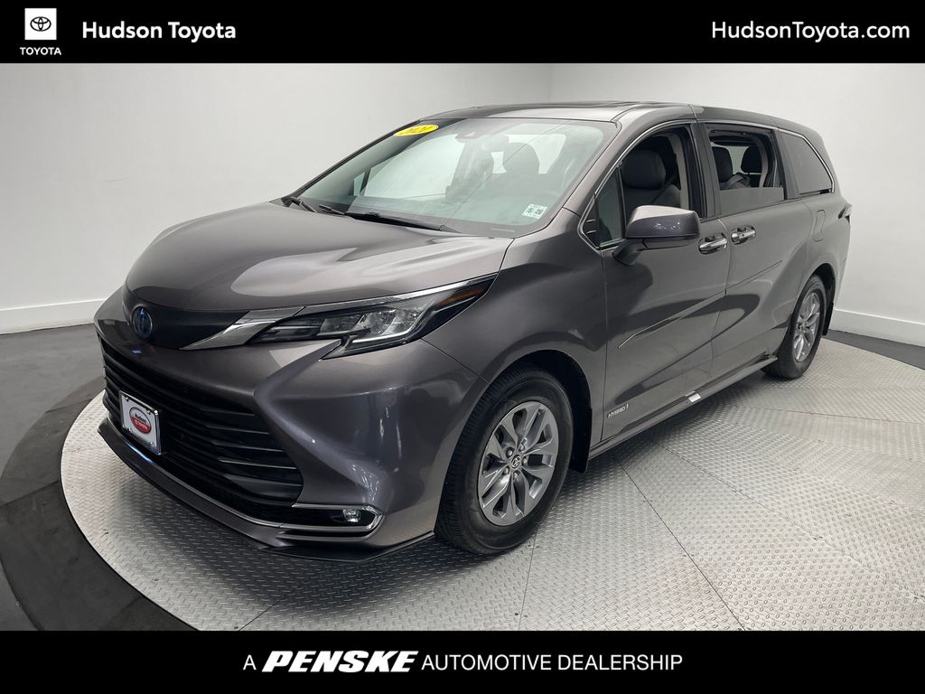 Thumbnail: 2021 Toyota Sienna - 1