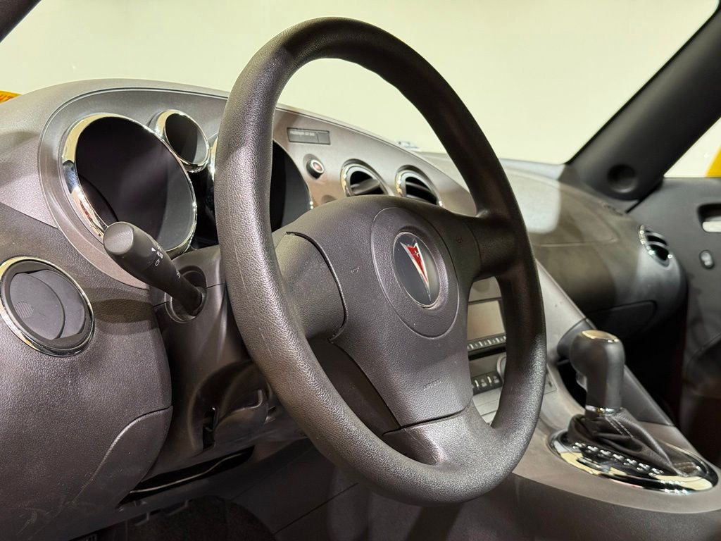 Thumbnail: 2007 Pontiac Solstice - 16
