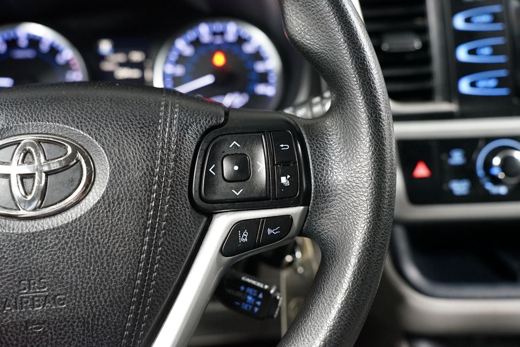 Thumbnail: 2018 Toyota Highlander - 13