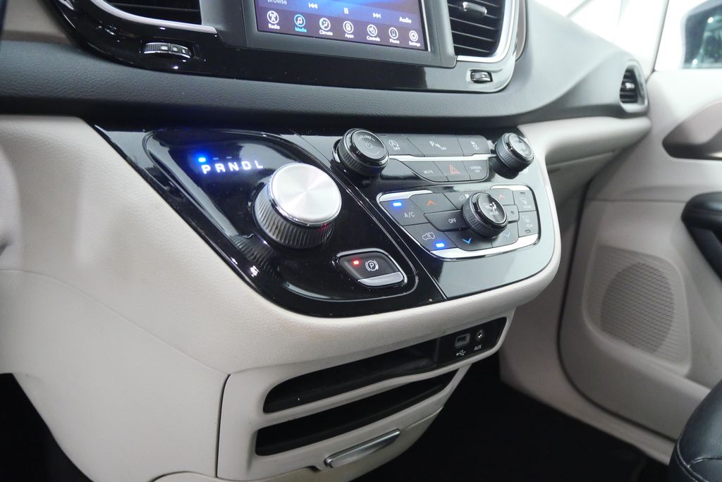 Thumbnail: 2019 Chrysler Pacifica - 24