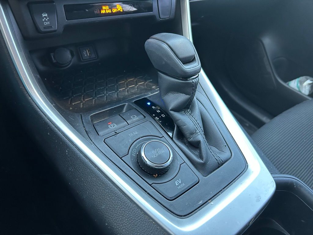 2023 Toyota RAV4 LE 26