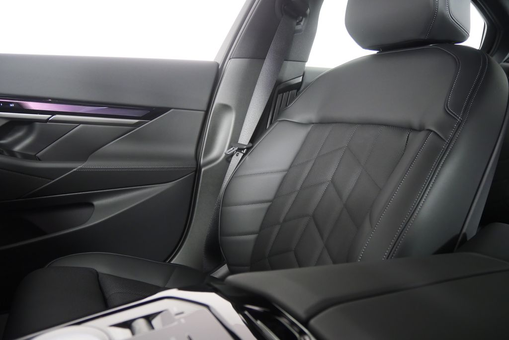 Thumbnail: 2027 BMW 5 Series - 24