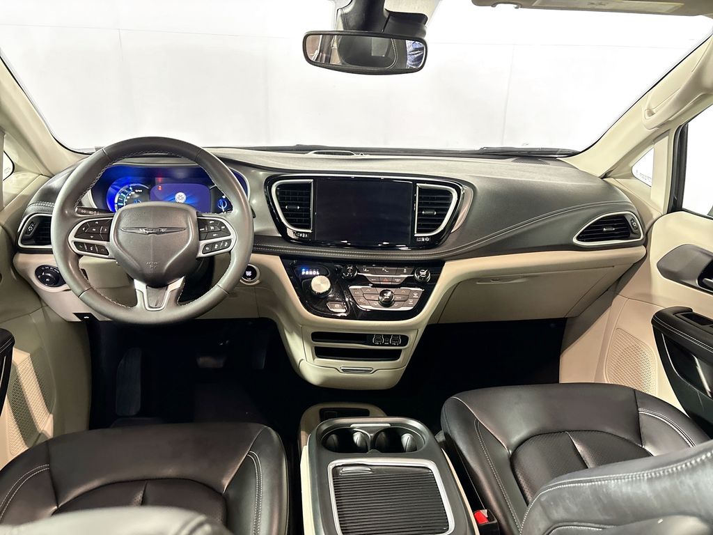 2023 Chrysler Pacifica Hybrid Touring L