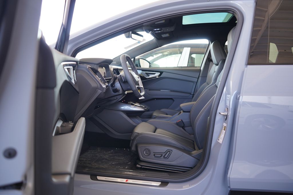 2025 Audi Q4 e-tron  6