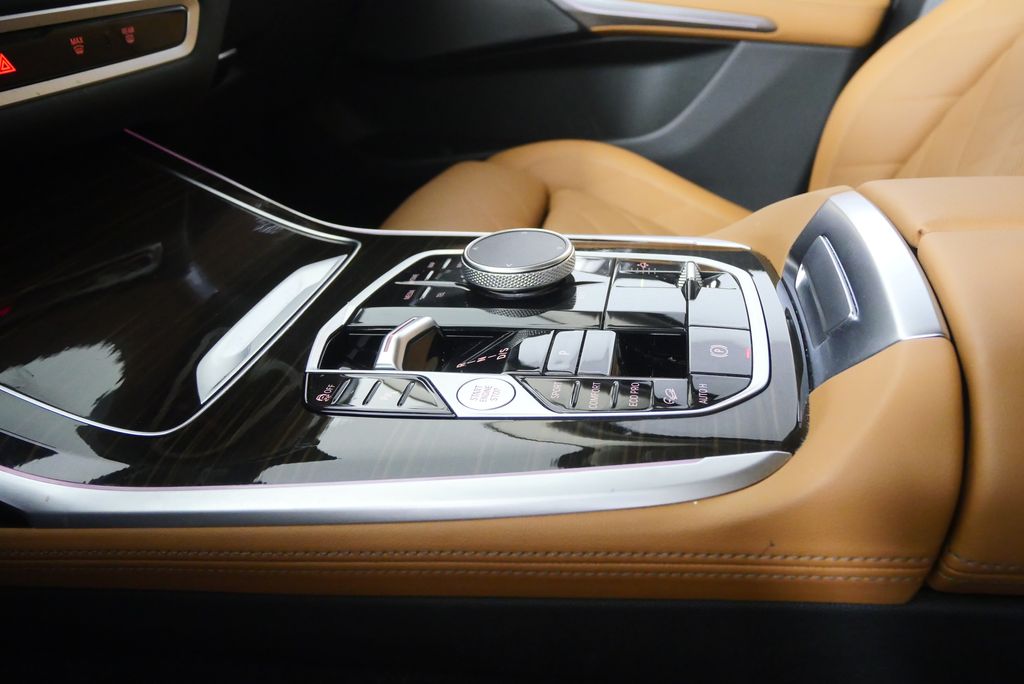 Thumbnail: 2024 BMW X7 - 27