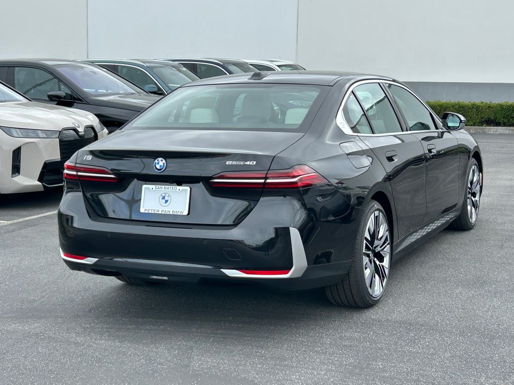 Thumbnail: 2026 BMW i5 - 5