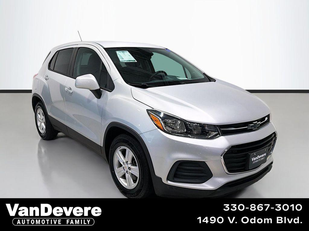 Silver Ice Metallic 2020 Chevrolet Trax SUV / Crossover Front-Wheel Drive 6-Speed Automatic