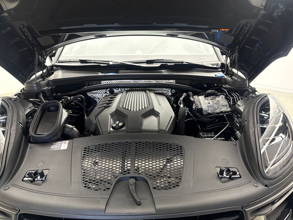 Thumbnail: 2026 Porsche Macan - 12