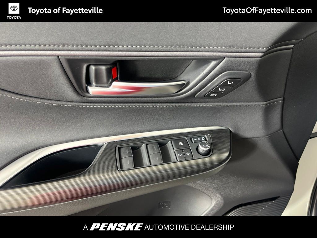 Thumbnail: 2021 Toyota Venza - 28