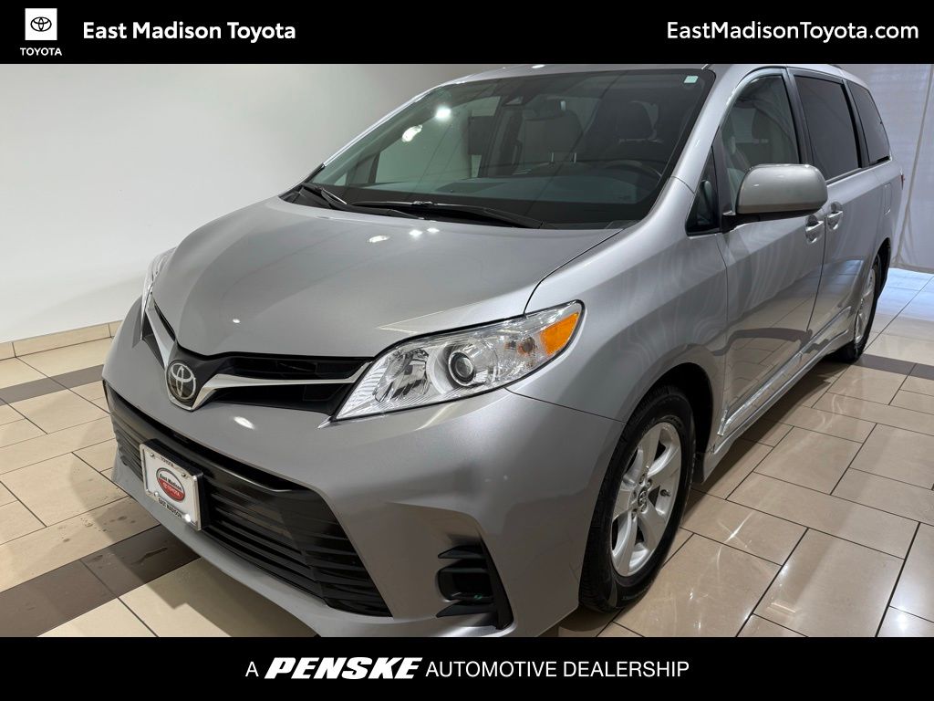 Thumbnail: 2018 Toyota Sienna - 1