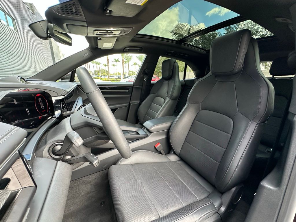 Thumbnail: 2025 Porsche Macan - 5